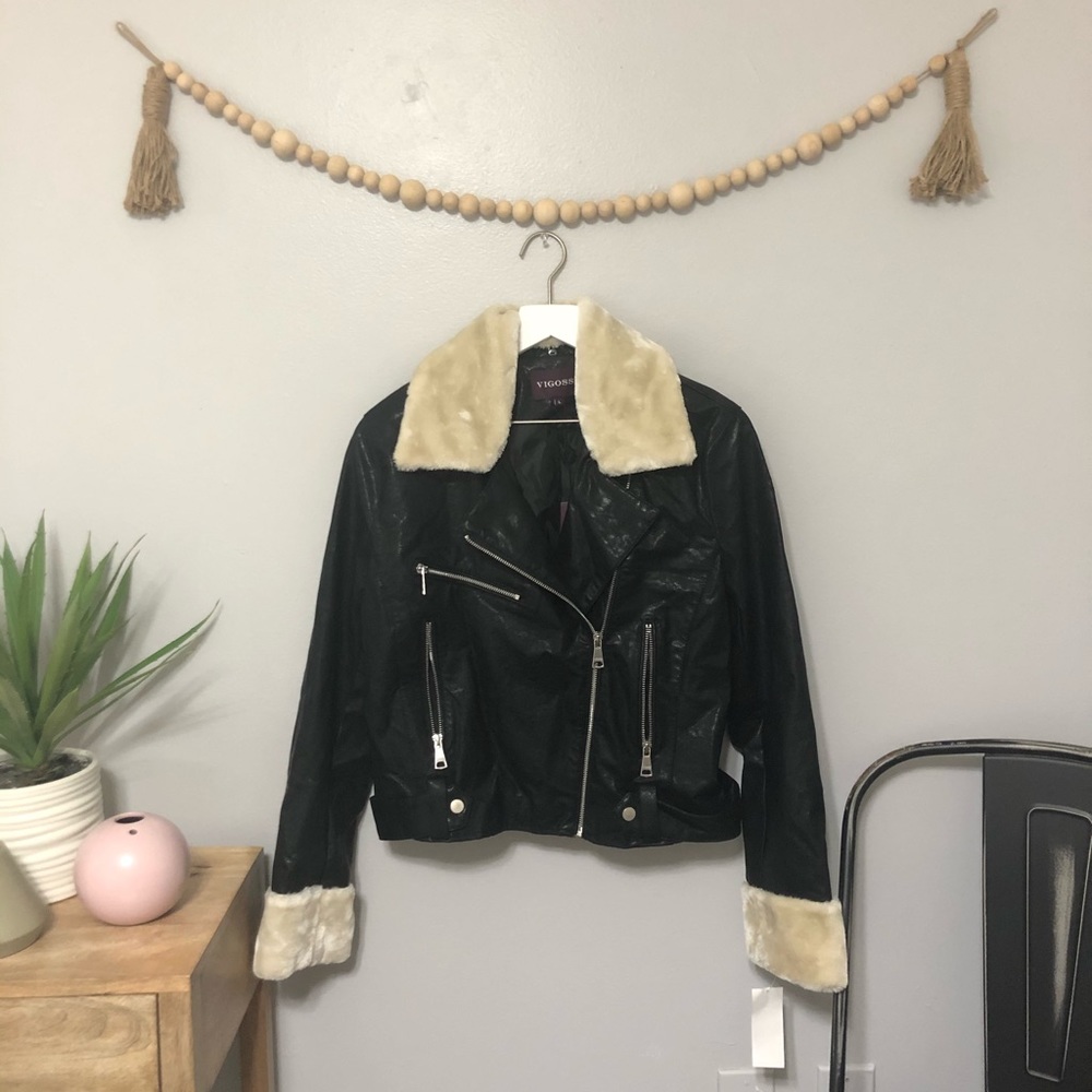 🚫 SOLD 🚫 NWT Vigoss Nordstrom Faux Leather and Fur Jacket L